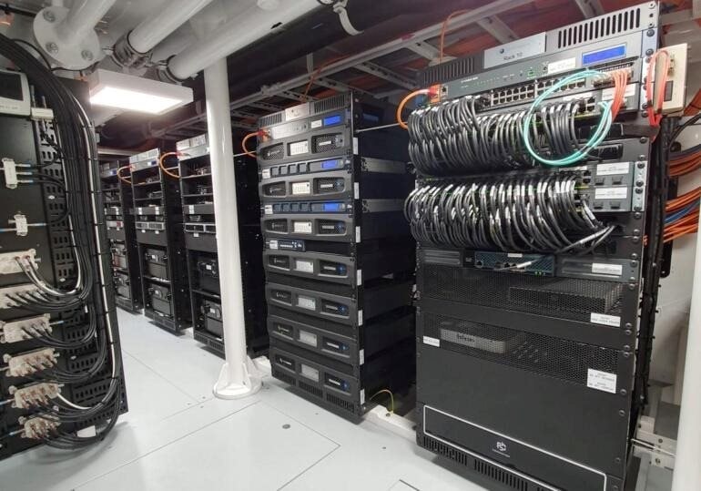 Bạn bảo dưỡng xe hết bao nhiêu? Người đàn ông này chi hơn 1.000 tỷ để ‘bảo dưỡng’ siêu du thuyền trị giá 13.000 tỷ của mình - Ảnh 2