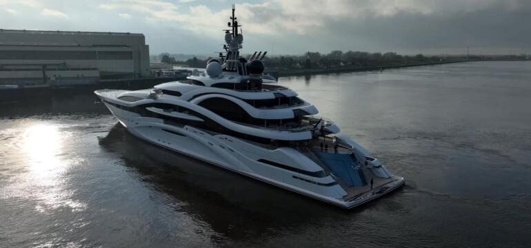 Bạn bảo dưỡng xe hết bao nhiêu? Người đàn ông này chi hơn 1.000 tỷ để ‘bảo dưỡng’ siêu du thuyền trị giá 13.000 tỷ của mình - Ảnh 4