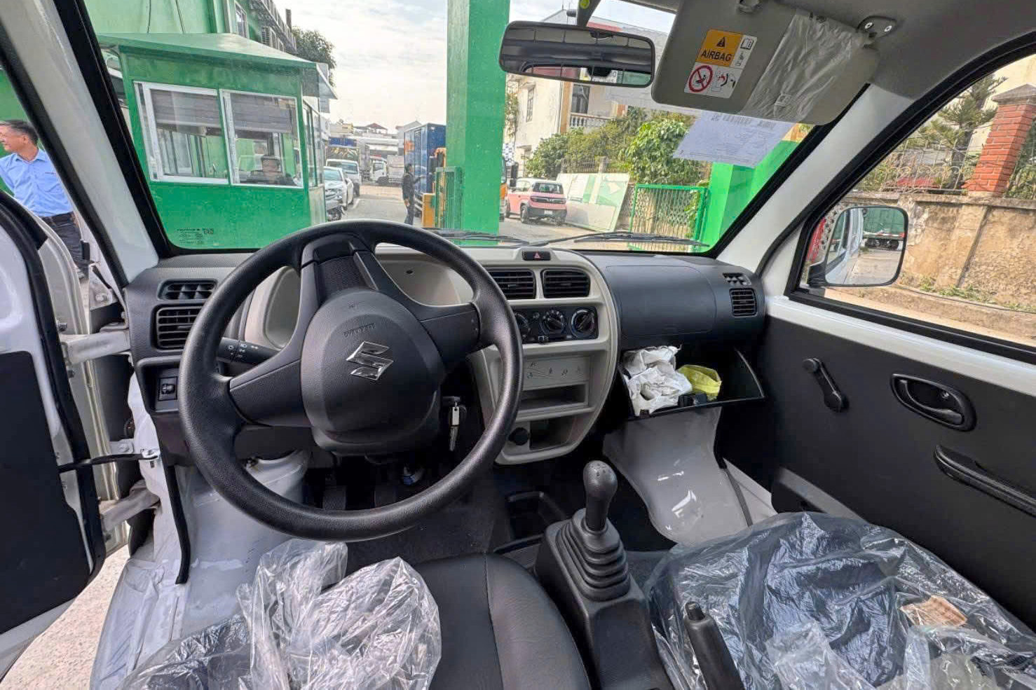 Ảnh thực tế 'Su cóc' mới giá 310 triệu đồng tại Việt Nam: Nhiều trang bị an toàn, nhỏ hơn EC Van nhưng có cửa lùa, chạy 500km/bình xăng - Ảnh 6