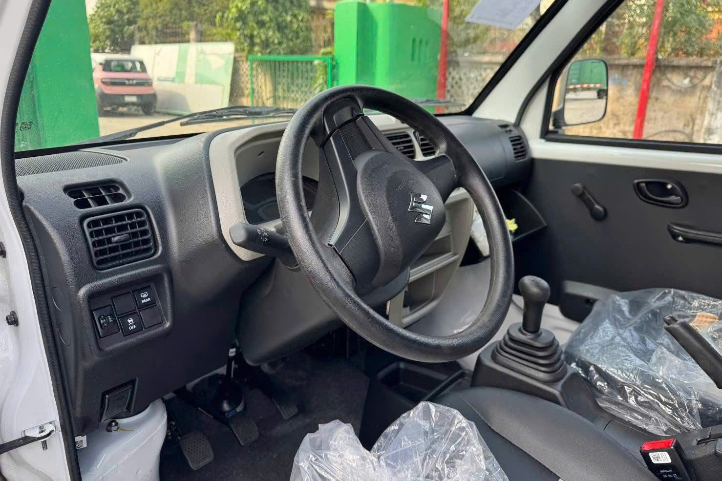 Ảnh thực tế 'Su cóc' mới giá 310 triệu đồng tại Việt Nam: Nhiều trang bị an toàn, nhỏ hơn EC Van nhưng có cửa lùa, chạy 500km/bình xăng - Ảnh 7