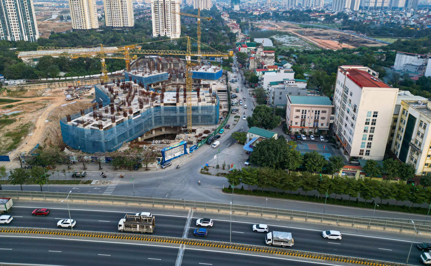 Cận cảnh đường Nguyễn Hoàng Tôn nối Vành đai 3 trước thời điểm mở rộng - Ảnh 4