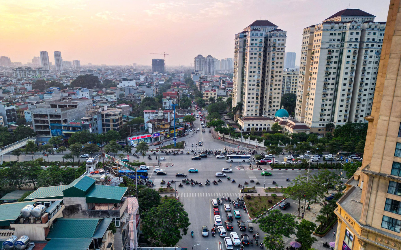 Cận cảnh đường Nguyễn Hoàng Tôn nối Vành đai 3 trước thời điểm mở rộng - Ảnh 1