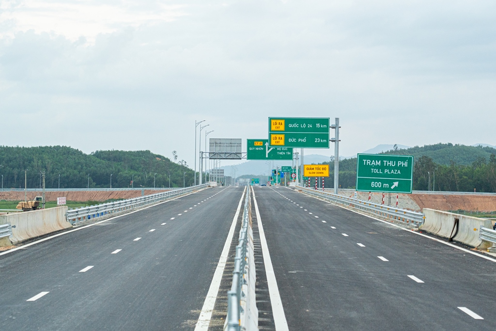 Cận cảnh đường cao tốc Quảng Ngãi – Hoài Nhơn dài 88 km trước giờ G - Ảnh 6