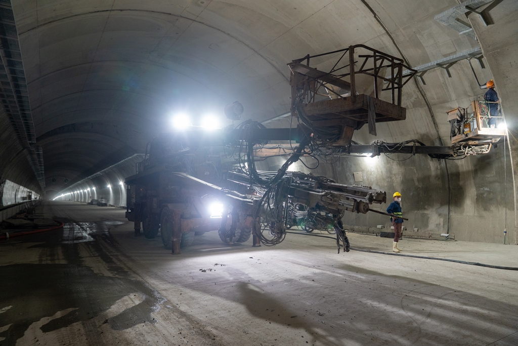 Cận cảnh đường cao tốc Quảng Ngãi – Hoài Nhơn dài 88 km trước giờ G - Ảnh 7