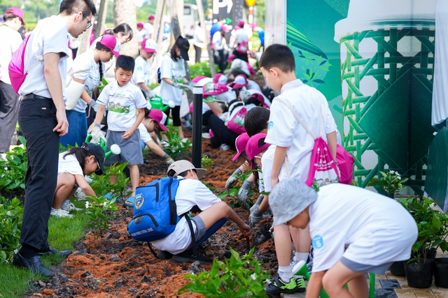 AEON Việt Nam 3 năm liền vào Top 3 Doanh nghiệp bền vững ngành Thương mại - Dịch vụ - Ảnh 3