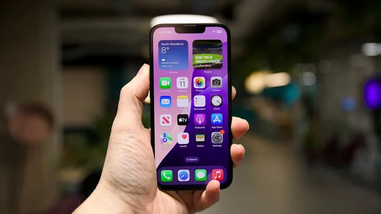 Kỳ lạ mẫu iPhone bị người Việt "bỏ rơi": Mới ra mắt vài tháng giá đã giảm 5 triệu, vậy mà vẫn không ai mua! - Ảnh 1