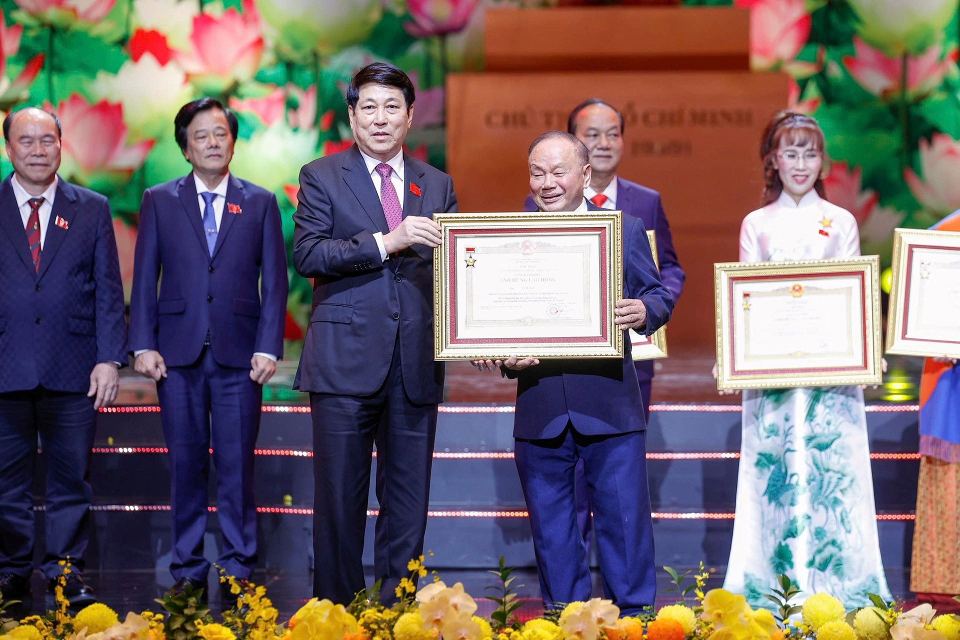 Anh hùng Lao động hơn 90 tuổi: Mỗi năm 3 đề tài nghiên cứu, trực tiếp điều hành DN cơ khí tại Lào Cai, mỗi ngày làm từ 5 giờ sáng đến đêm - Ảnh 1