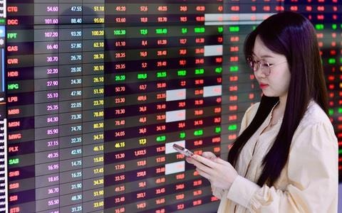 CTCK dự báo 3 kịch bản cho VN-Index tháng 12, chỉ tên nhóm cổ phiếu có triển vọng tích cực - Ảnh 1