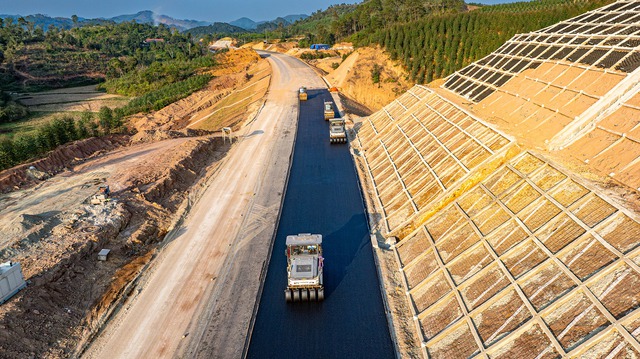 Thủ tướng trao tặng phần thưởng cao quý cho Tập đoàn Sơn Hải và Đèo Cả tại sự kiện trọng đại của đất nước - Ảnh 5