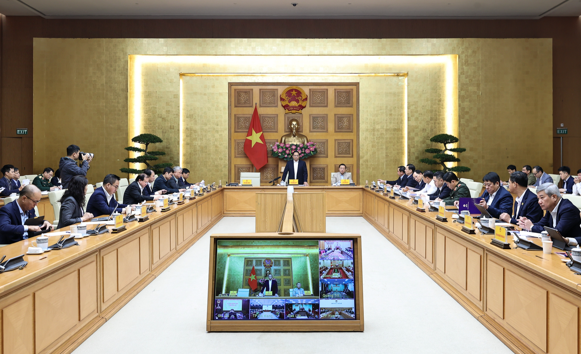 Thủ tướng: Xây, sửa nhà cho dân bị thiệt hại do bão lũ, thiếu mấy cũng phải làm - Ảnh 2