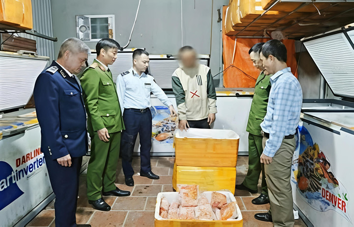 Phát hiện 7 tạ trứng non, nầm lợn trôi nổi chuẩn bị tuồn vào quán ăn ở Bắc Ninh - Ảnh 1