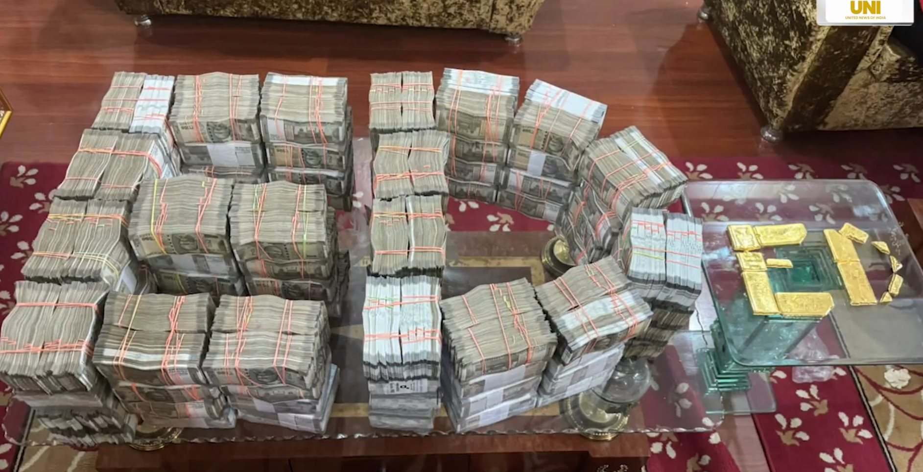 Đột kích đại lý du lịch, tịch thu 13 tỷ đồng tiền mặt chất như đống gạch, 313 kg bạc, 6 kg vàng trị giá 45 tỷ đồng - Ảnh 3