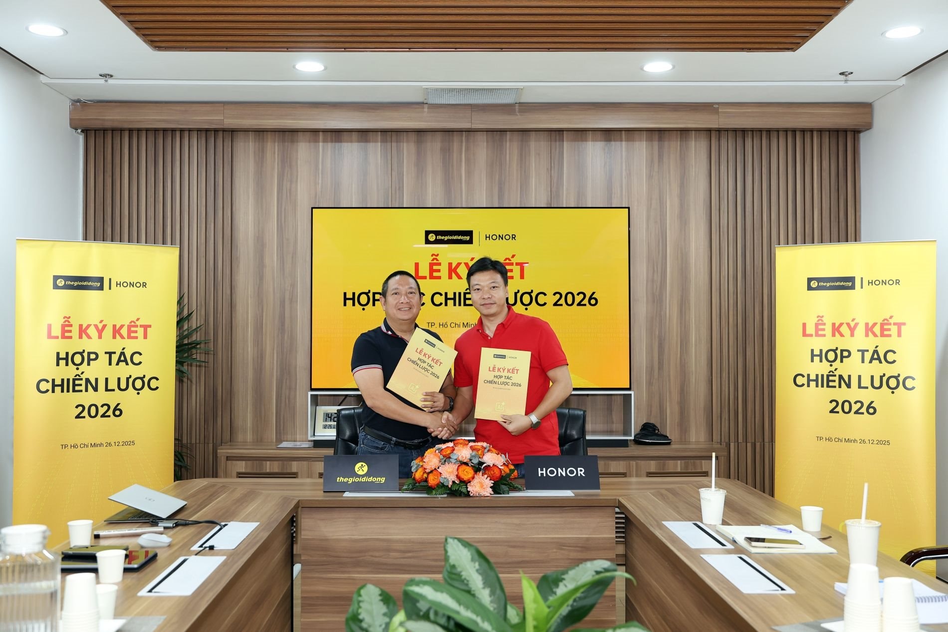 Thế Giới Di Động và HONOR Việt Nam thắt chặt hợp tác, tập trung vào 3 trụ cột năm 2026 - Ảnh 1