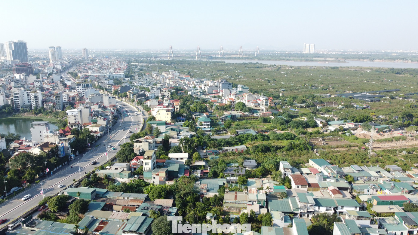 Nhà đất ngoài đê 'đóng băng', dừng xây dựng vì lo 'vướng' trục đại lộ cảnh quan sông Hồng - Ảnh 1