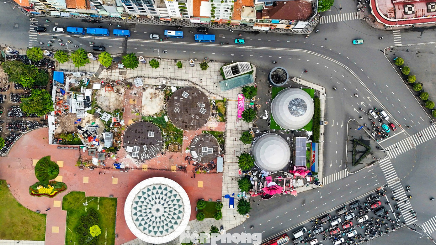 Cận cảnh sân khấu giữa trung tâm TPHCM sắp thành bãi giữ xe metro - Ảnh 3