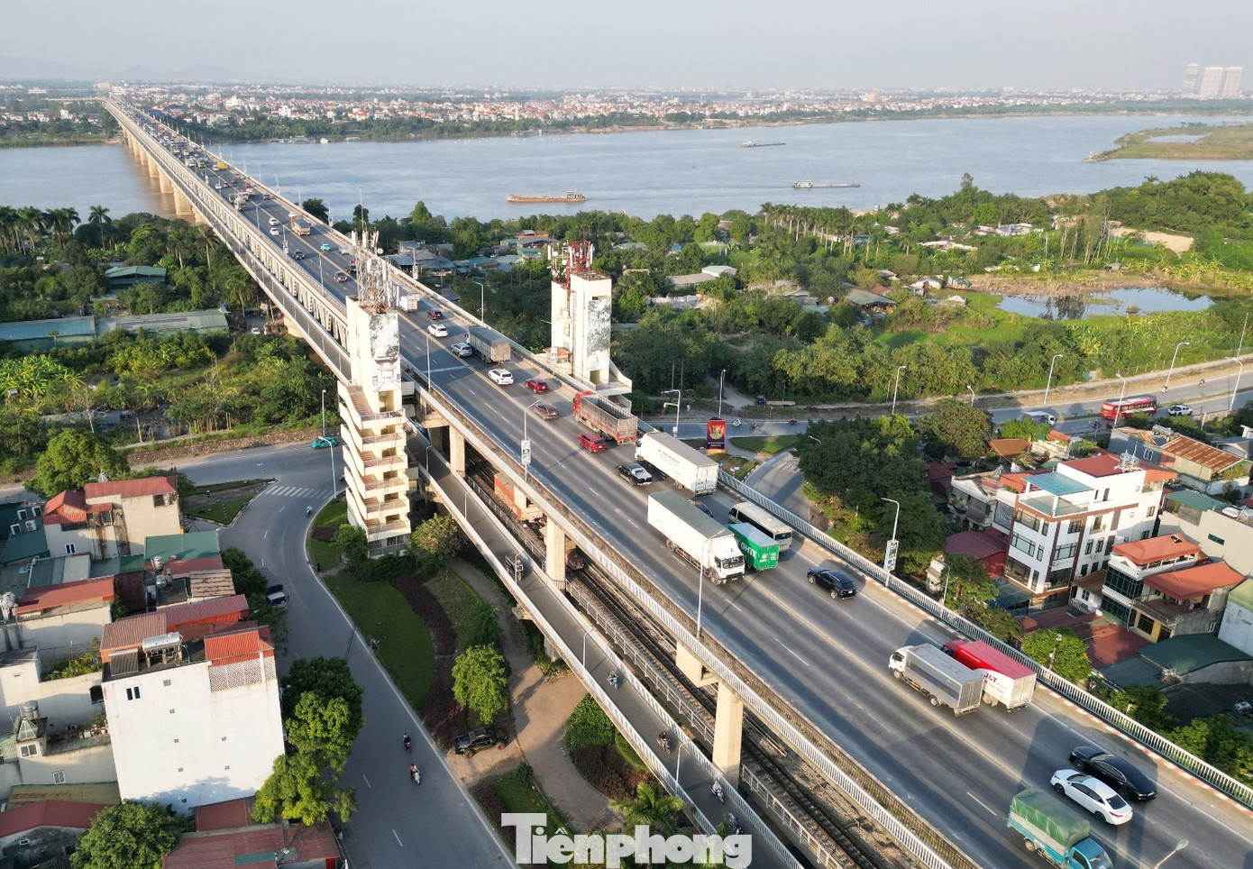 Hiện trạng hai đầu cầu Thăng Long chuẩn bị được 'đại tu' - Ảnh 1