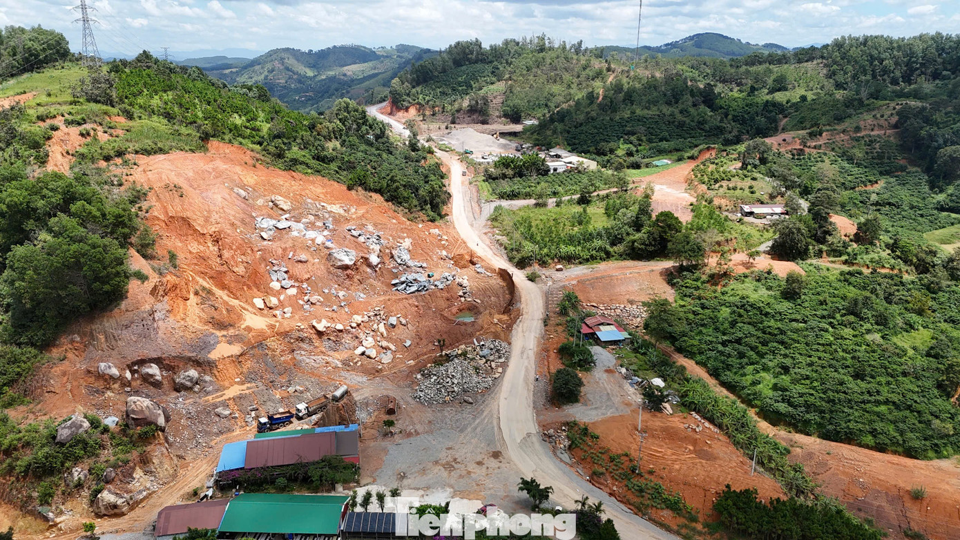 Cảnh cáo nhà thầu thi công quốc lộ 28B kiểu 'rùa bò' - Ảnh 2