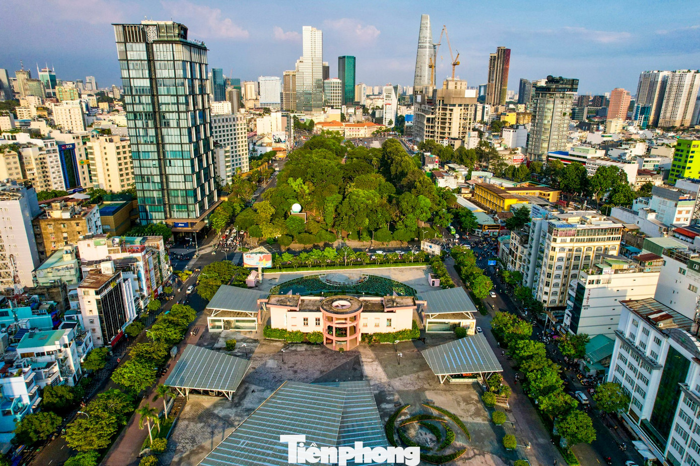 Cận cảnh sân khấu giữa trung tâm TPHCM sắp thành bãi giữ xe metro - Ảnh 8