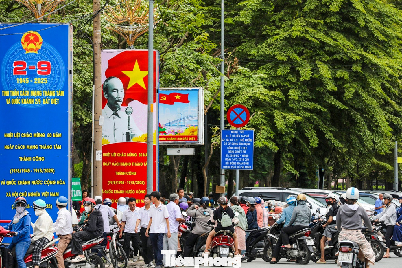 Cận cảnh sân khấu giữa trung tâm TPHCM sắp thành bãi giữ xe metro - Ảnh 9