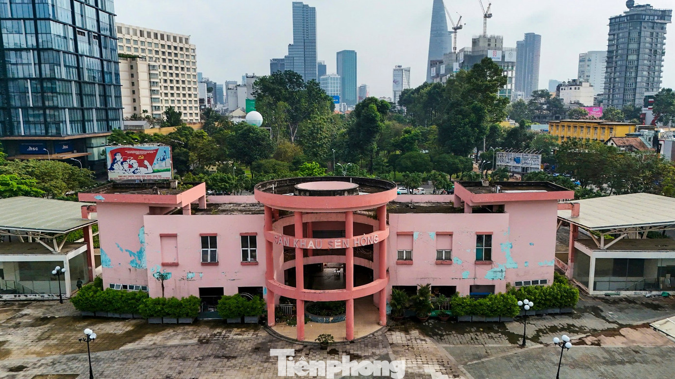 Cận cảnh sân khấu giữa trung tâm TPHCM sắp thành bãi giữ xe metro - Ảnh 5