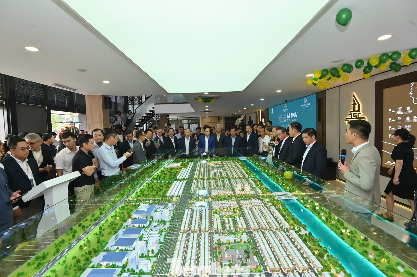 Lãi suất tăng mạnh, người mua nhà lao đao - Ảnh 1