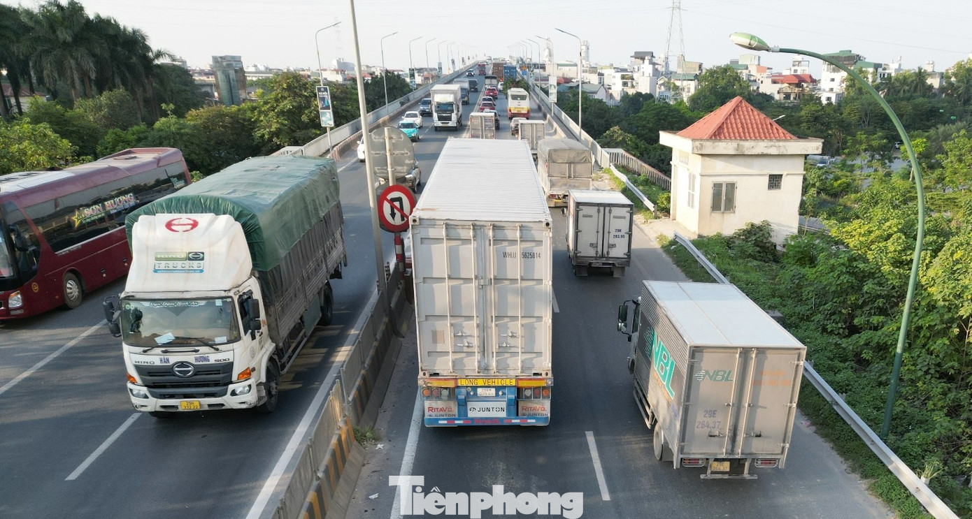 Hiện trạng hai đầu cầu Thăng Long chuẩn bị được 'đại tu' - Ảnh 4