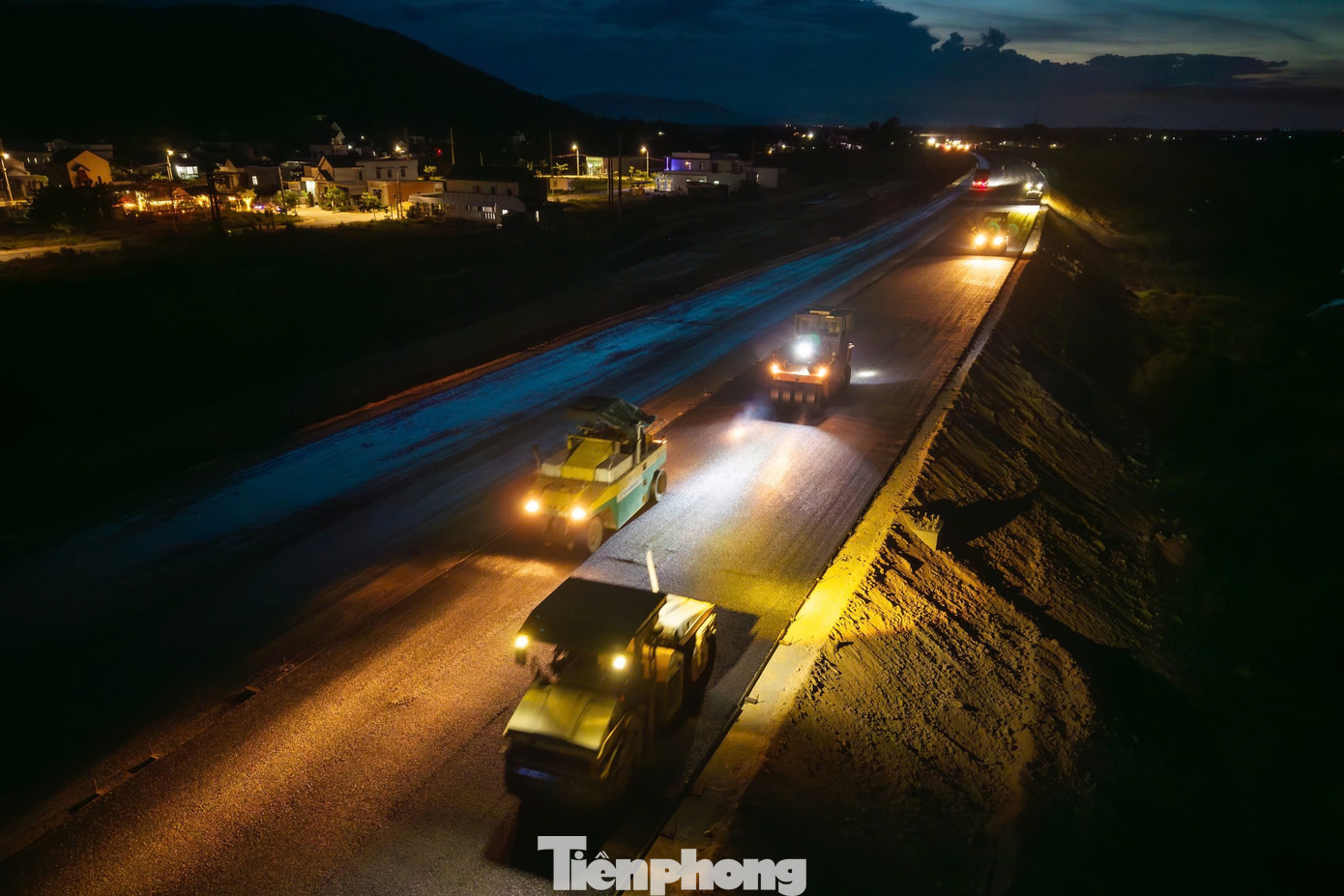 Cao tốc Quảng Ngãi - Hoài Nhơn 'chạy nước rút' - Ảnh 9