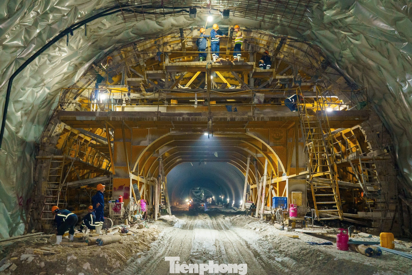 Cao tốc Quảng Ngãi - Hoài Nhơn 'chạy nước rút' - Ảnh 11