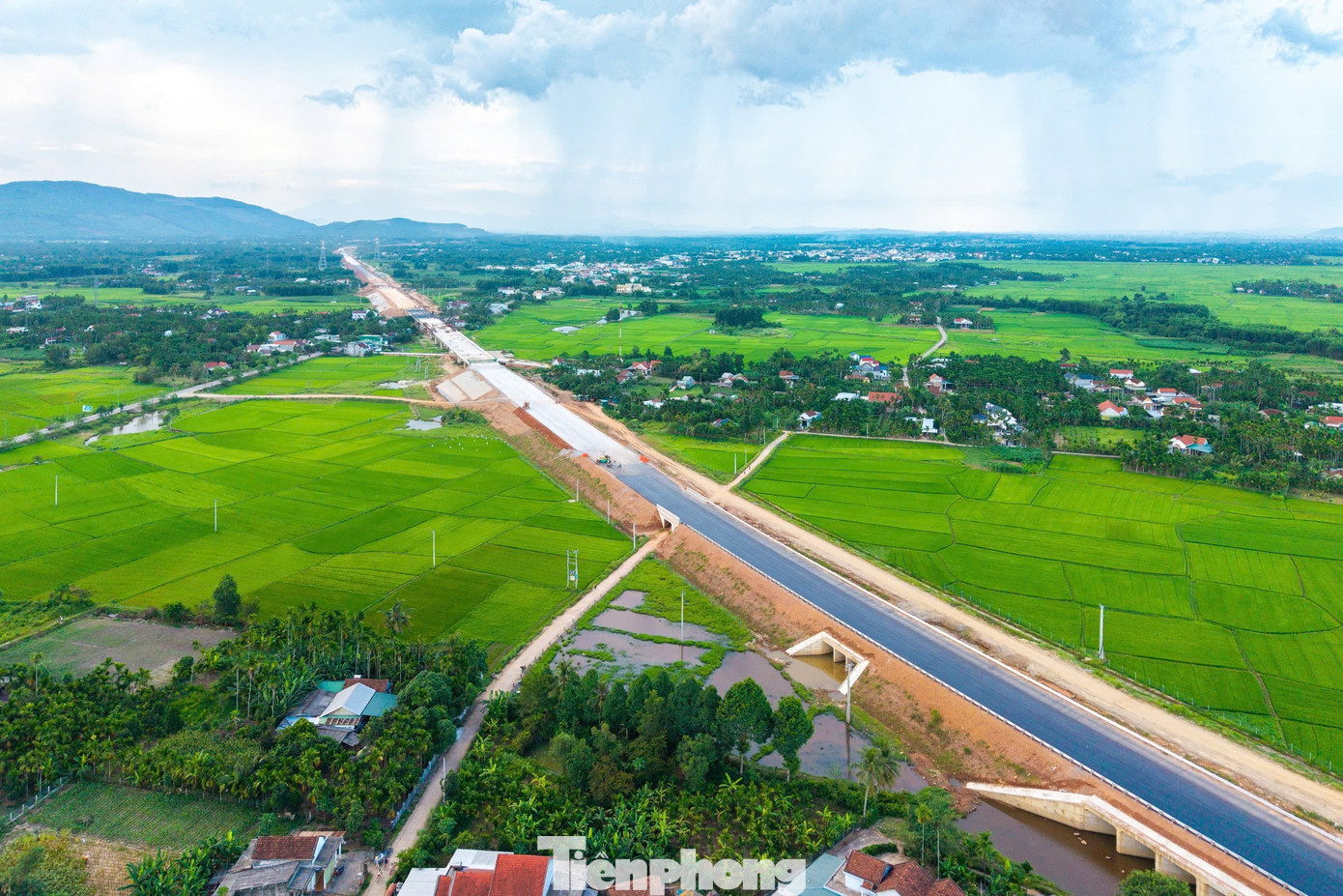 Cao tốc Quảng Ngãi - Hoài Nhơn 'chạy nước rút' - Ảnh 2