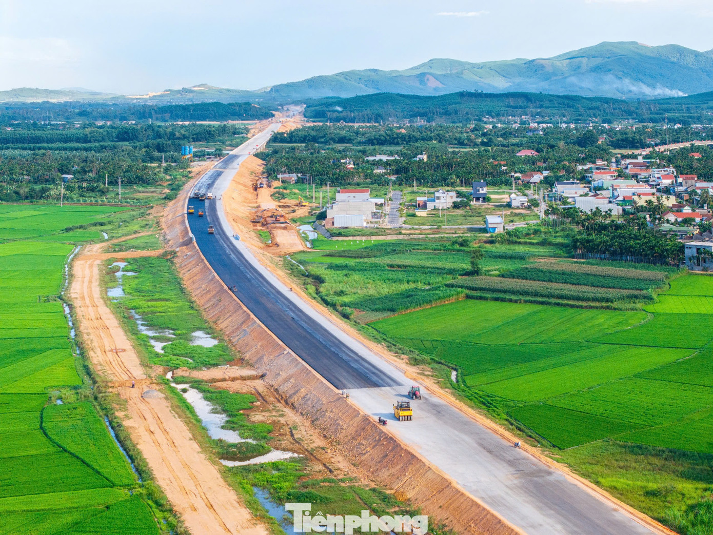 Cao tốc Quảng Ngãi - Hoài Nhơn 'chạy nước rút' - Ảnh 1