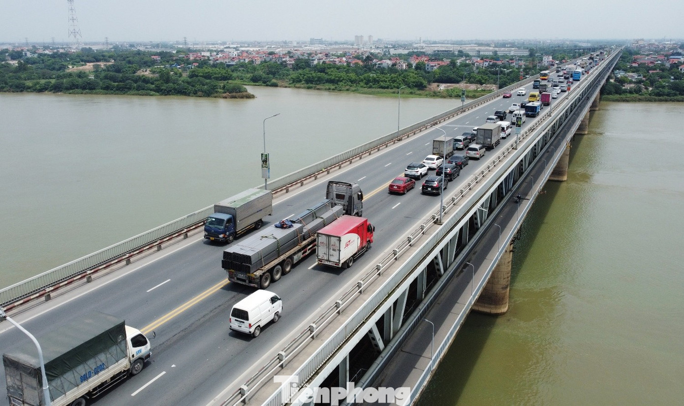 Hiện trạng hai đầu cầu Thăng Long chuẩn bị được 'đại tu' - Ảnh 6