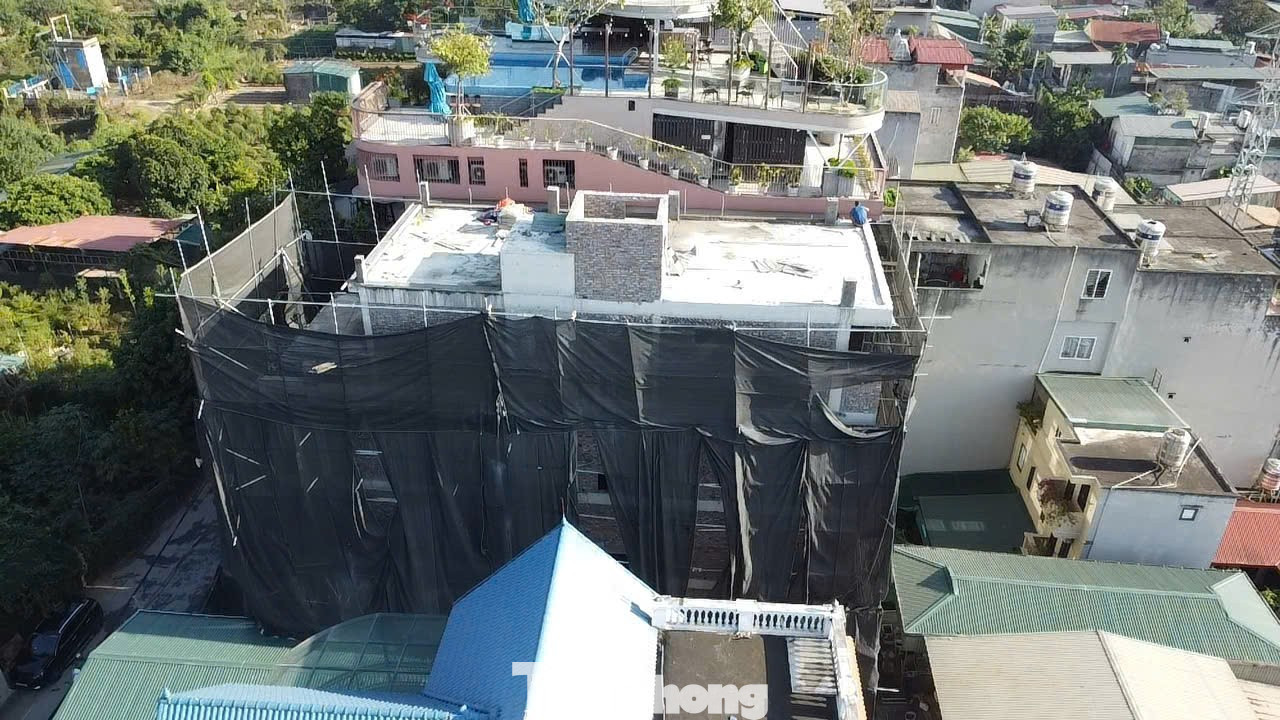 Phường rộng nhất Hà Nội ‘xoay như chong chóng’ với vi phạm xây dựng: Cũ chưa dỡ, mới đã mọc - Ảnh 11