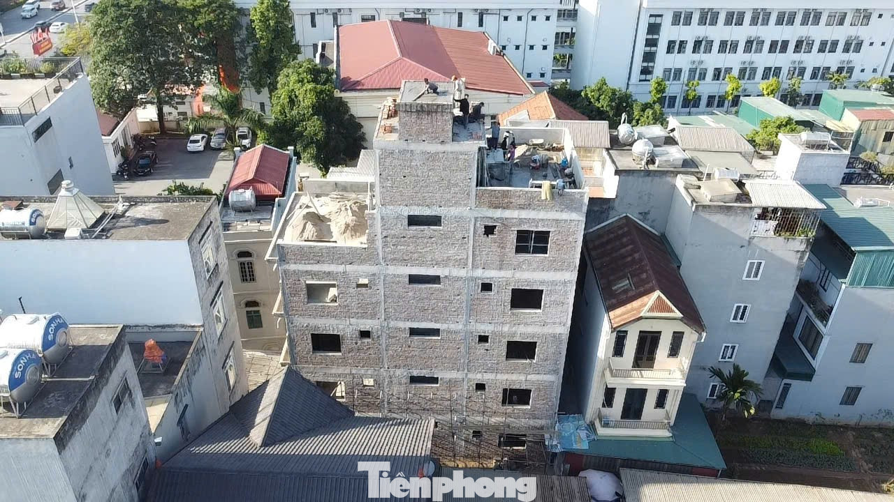 Nhà đất ngoài đê 'đóng băng', dừng xây dựng vì lo 'vướng' trục đại lộ cảnh quan sông Hồng - Ảnh 2