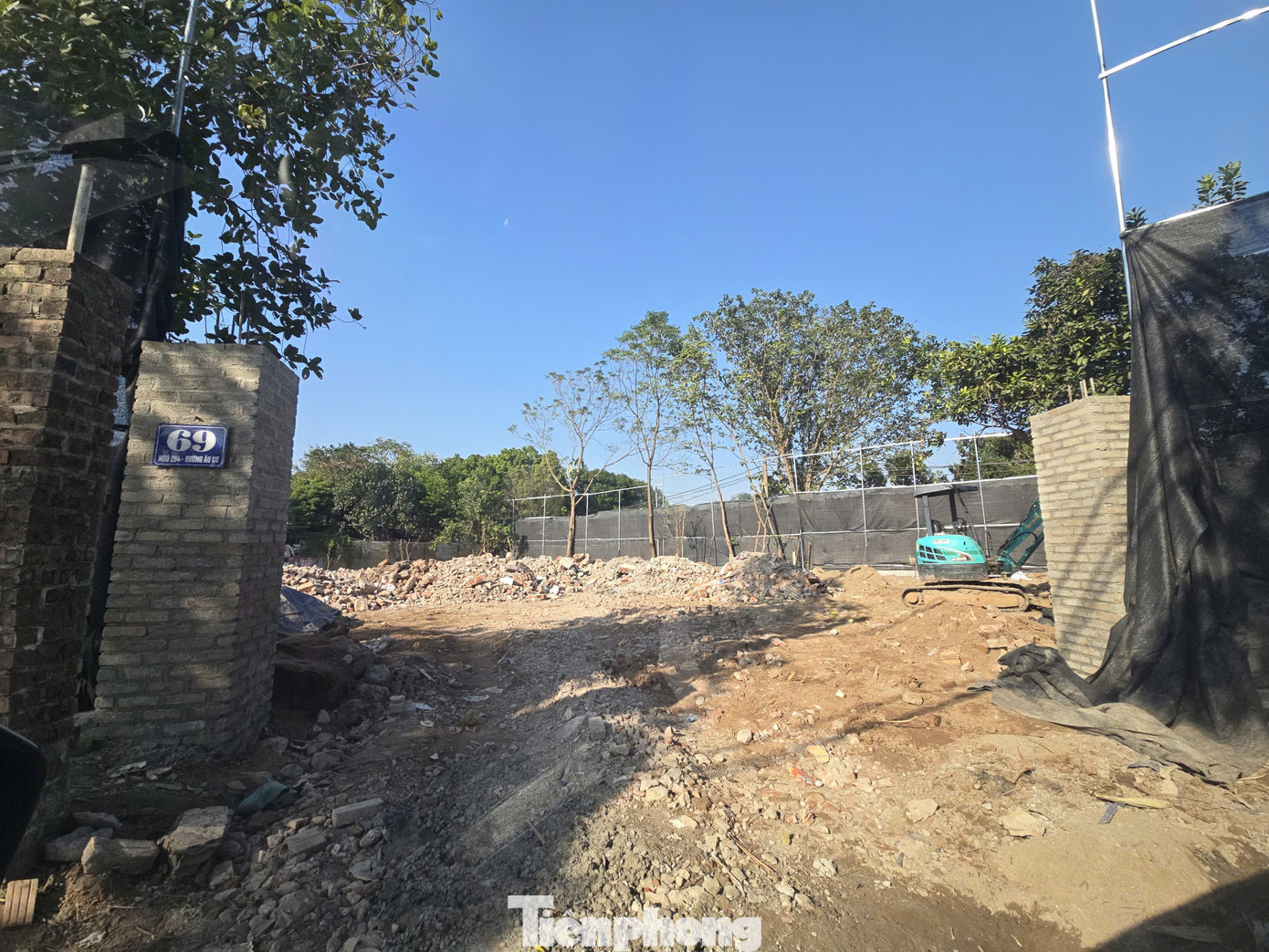 Phường rộng nhất Hà Nội ‘xoay như chong chóng’ với vi phạm xây dựng: Cũ chưa dỡ, mới đã mọc - Ảnh 2