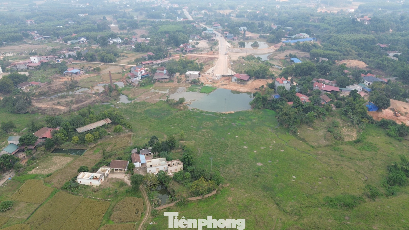 Cận cảnh tuyến đường 'cụt' 220 tỷ kết nối với... đồng ruộng ở Thái Nguyên - Ảnh 4