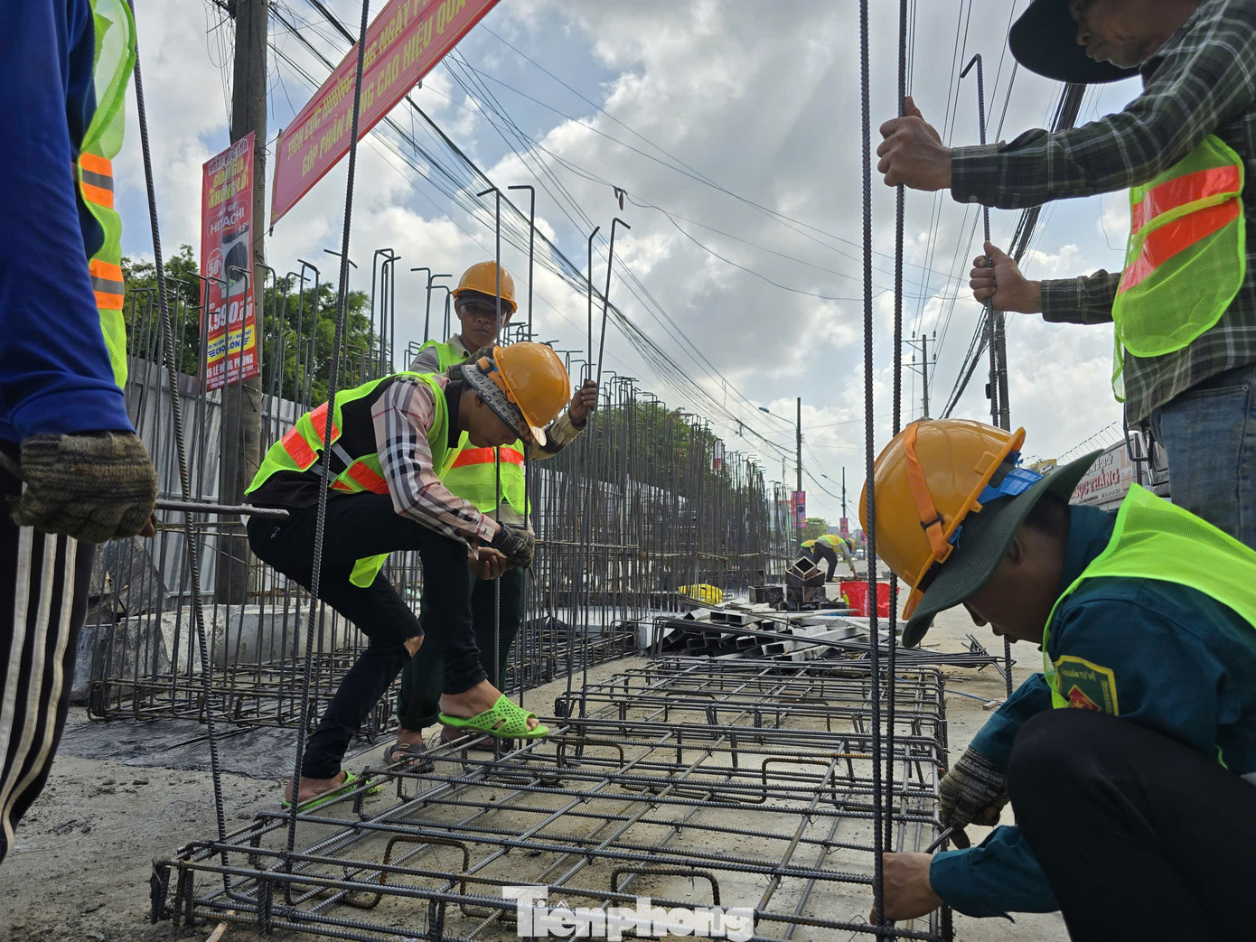 Bên trong công trường nâng cấp quốc lộ tính dư hơn 3.000 tỷ đồng ở Cần Thơ - Ảnh 9