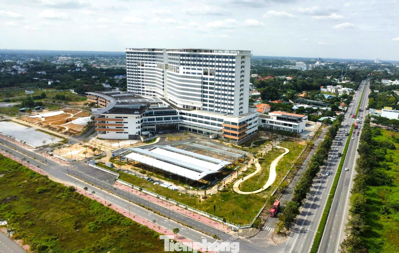 Bệnh viện lớn nhất TPHCM sau 10 năm xây dựng - Ảnh 1