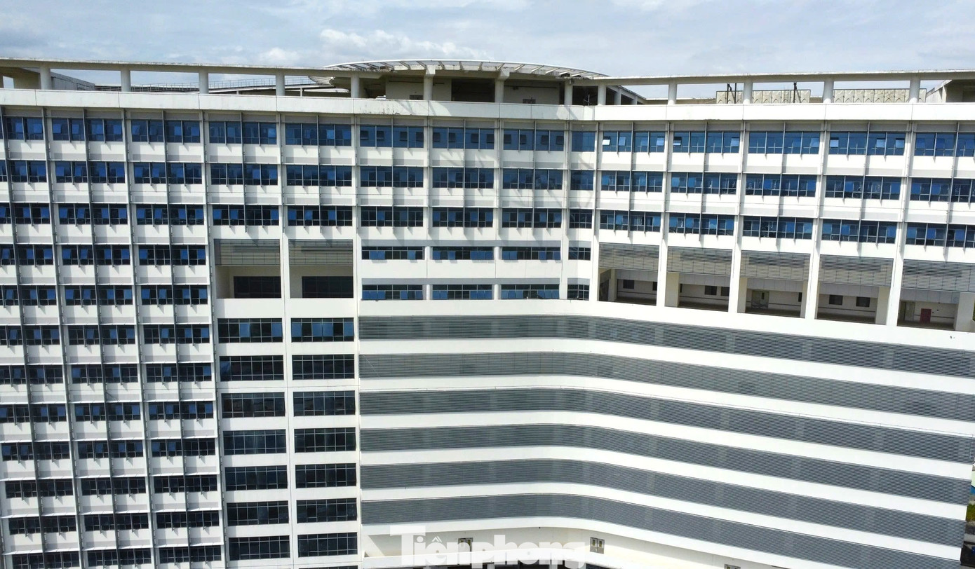 Bệnh viện lớn nhất TPHCM sau 10 năm xây dựng - Ảnh 6