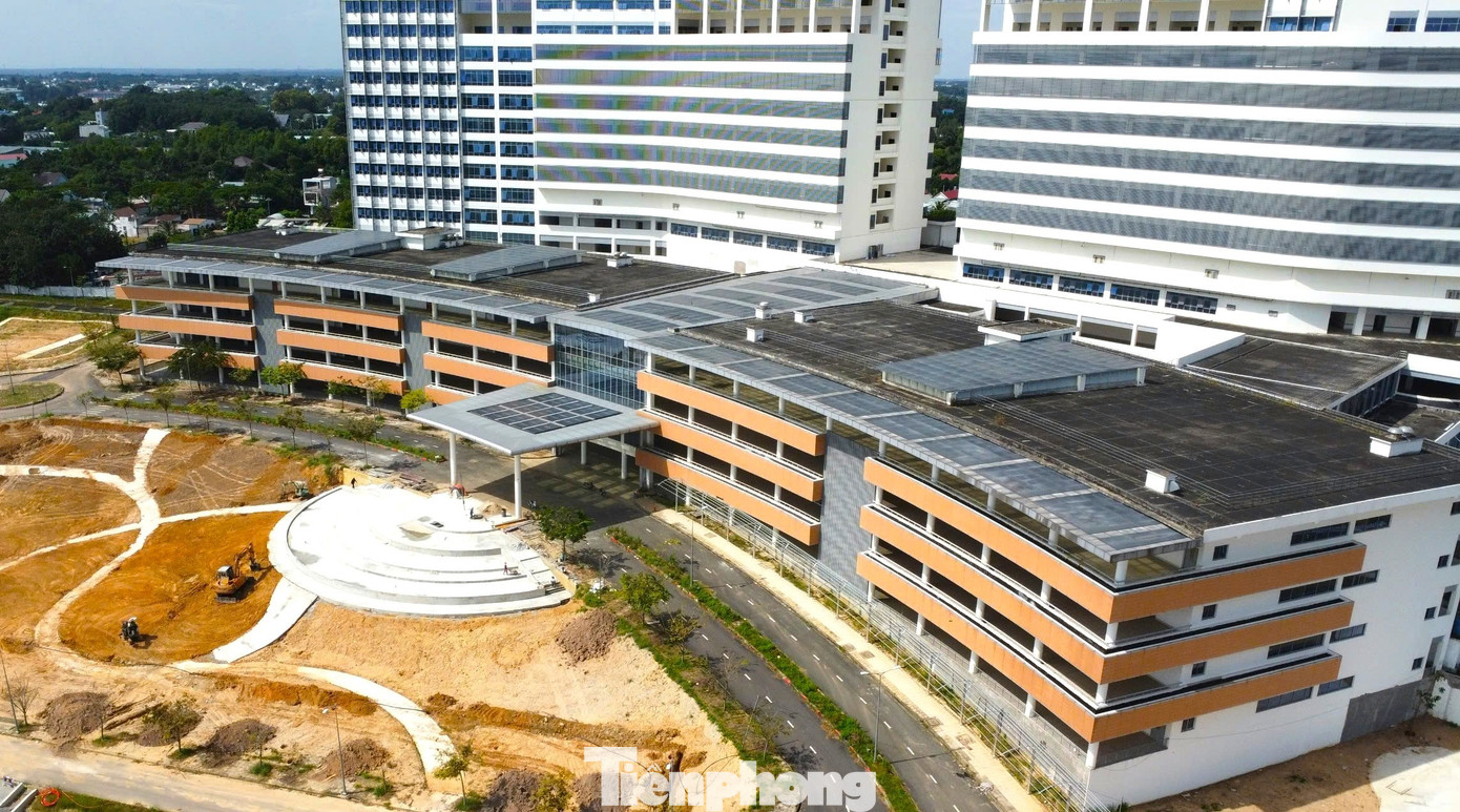 Bệnh viện lớn nhất TPHCM sau 10 năm xây dựng - Ảnh 7