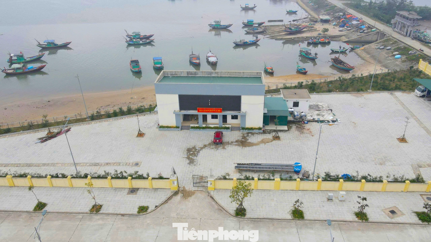 Cận cảnh cảng cá 280 tỷ đồng vừa đưa vào khai thác tại Hà Tĩnh - Ảnh 7