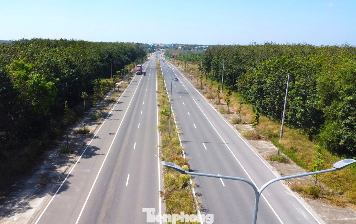 Hình hài đường cao tốc TPHCM đi Tây Nguyên sau gần 1 năm khởi công - Ảnh 20