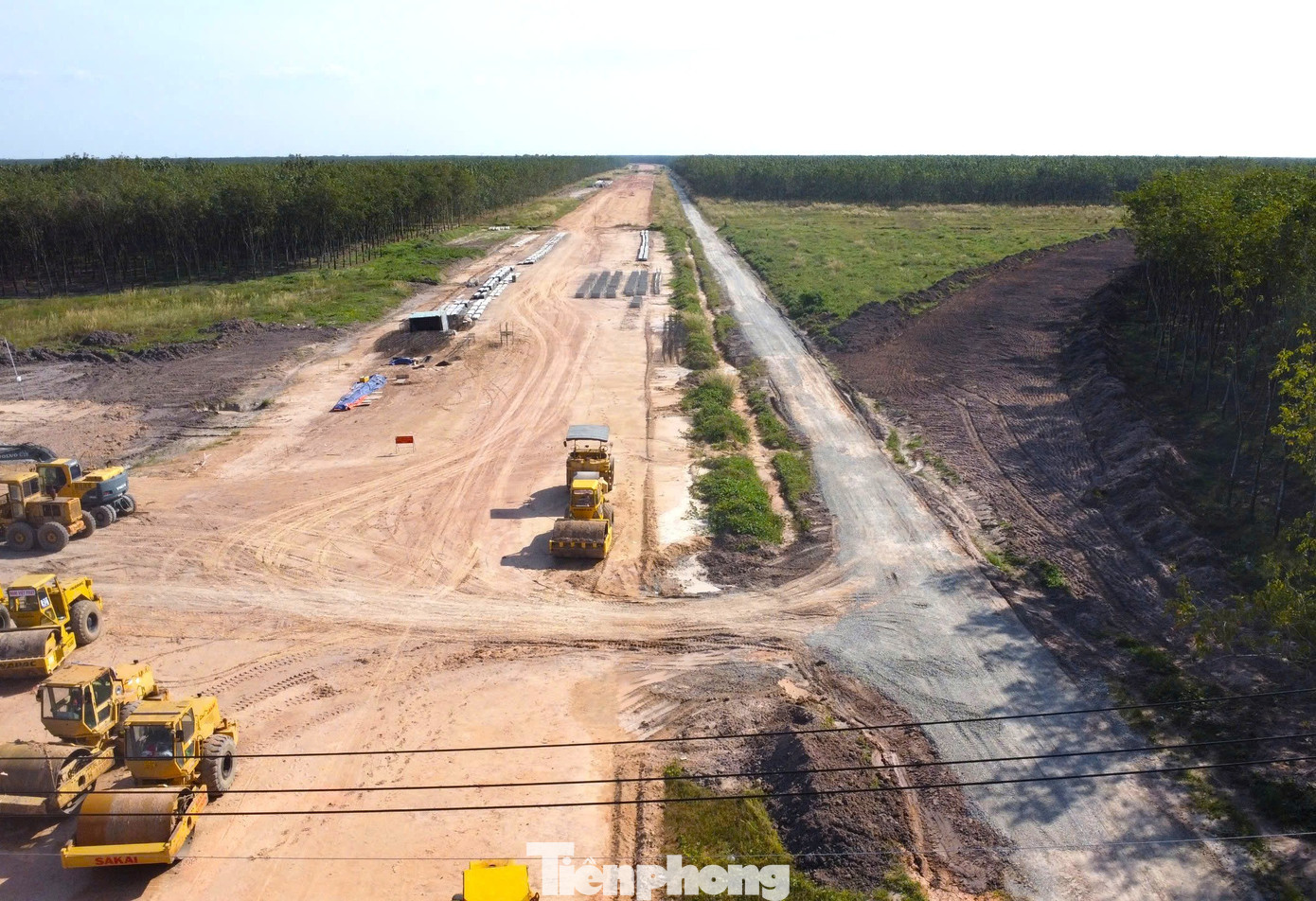 Hình hài đường cao tốc TPHCM đi Tây Nguyên sau gần 1 năm khởi công - Ảnh 16