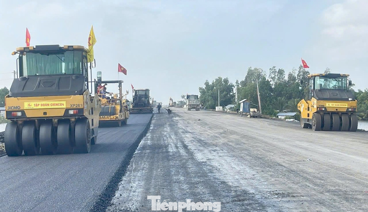 Cận cảnh cao tốc Cần Thơ - Cà Mau sắp thông xe - Ảnh 14