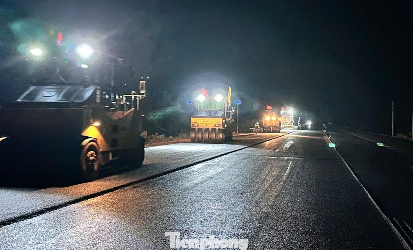 Cận cảnh cao tốc Cần Thơ - Cà Mau sắp thông xe - Ảnh 13