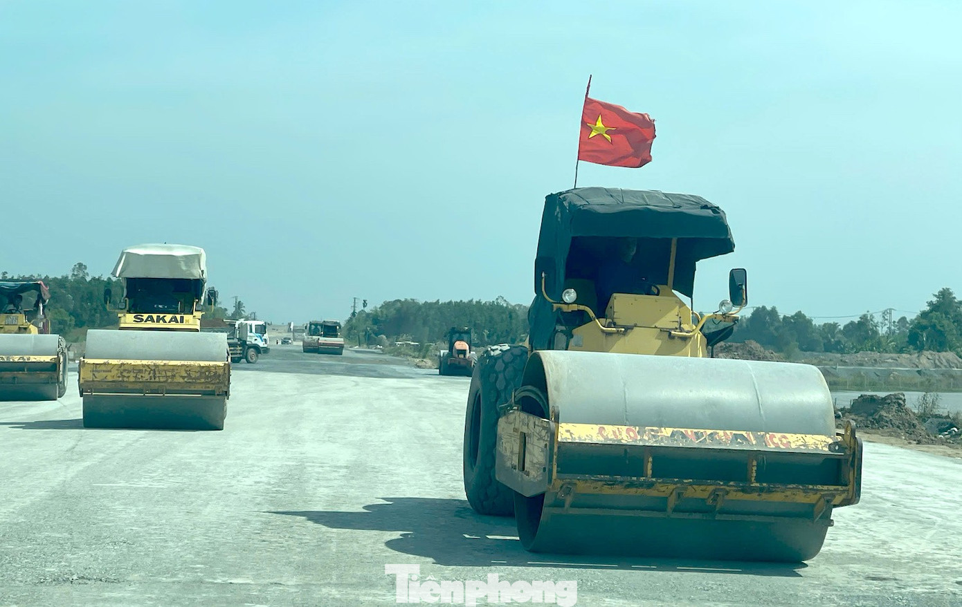 Cận cảnh cao tốc Cần Thơ - Cà Mau sắp thông xe - Ảnh 18