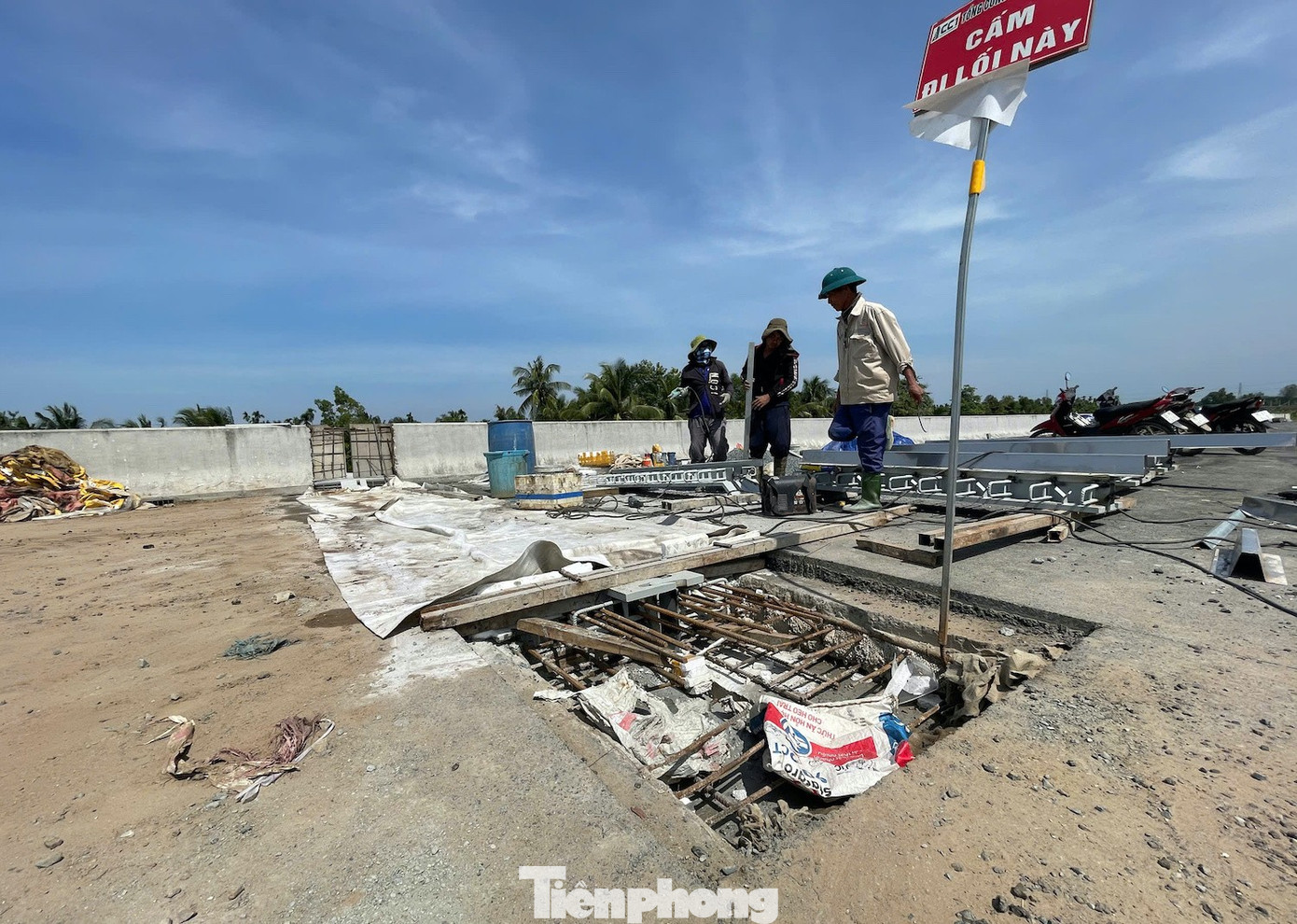 Cận cảnh cao tốc Cần Thơ - Cà Mau sắp thông xe - Ảnh 20