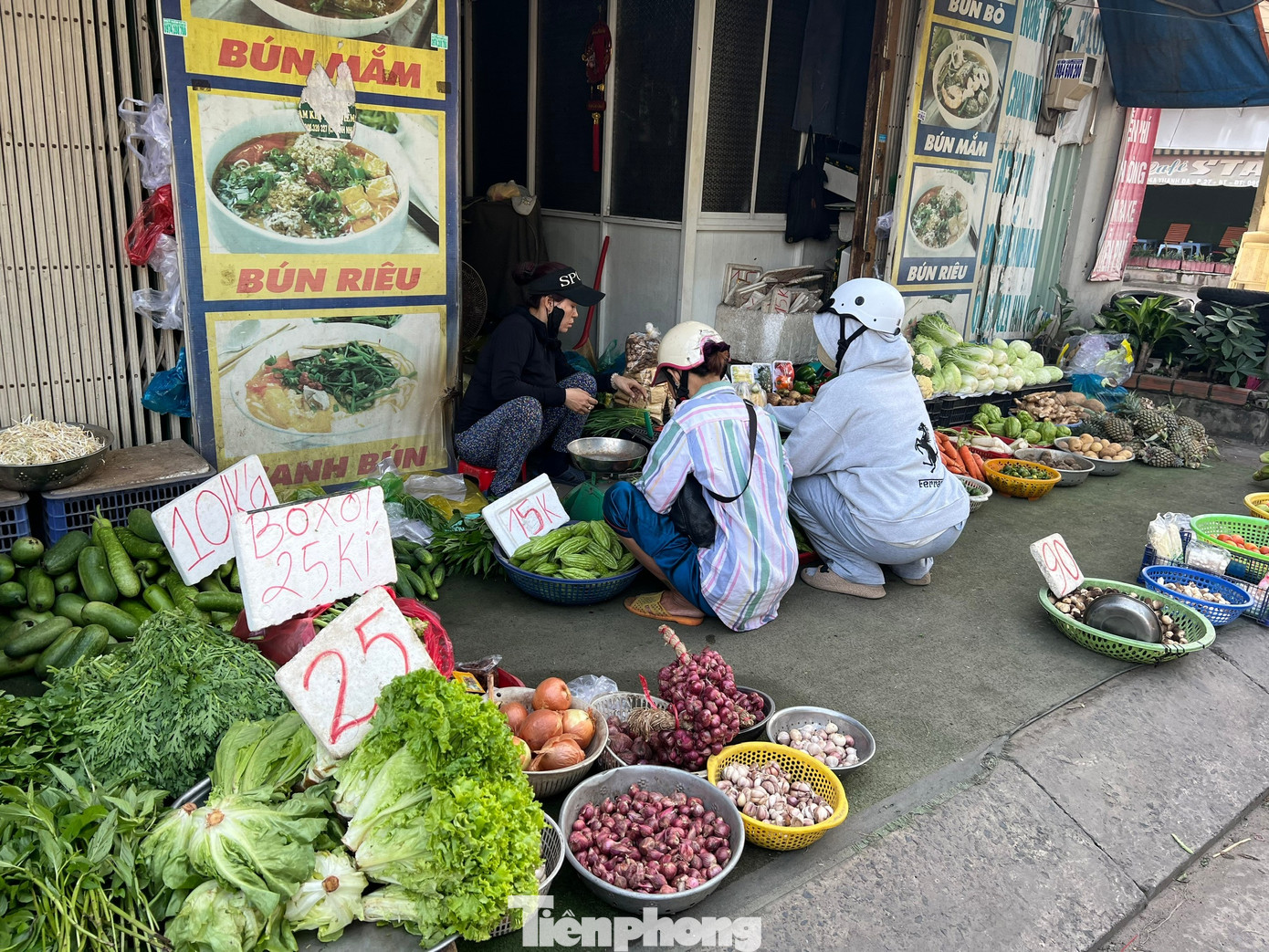 Hàng loạt rau củ bất ngờ chỉ còn 10.000 đồng/kg - Ảnh 6