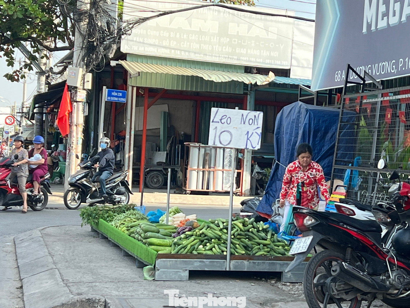 Hàng loạt rau củ bất ngờ chỉ còn 10.000 đồng/kg - Ảnh 3