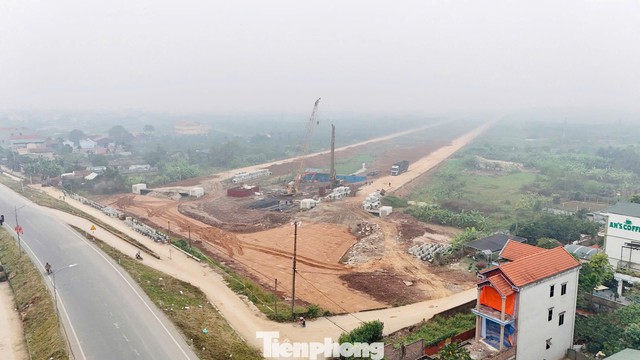 Cận cảnh công trường cầu Hồng Hà gần 10.000 tỷ đồng bắc qua sông Hồng - Ảnh 9