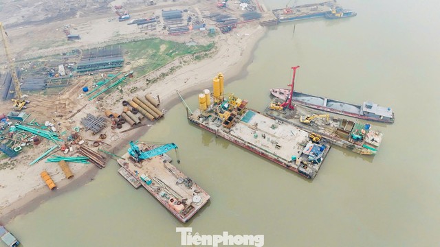 Cận cảnh công trường cầu Hồng Hà gần 10.000 tỷ đồng bắc qua sông Hồng - Ảnh 3